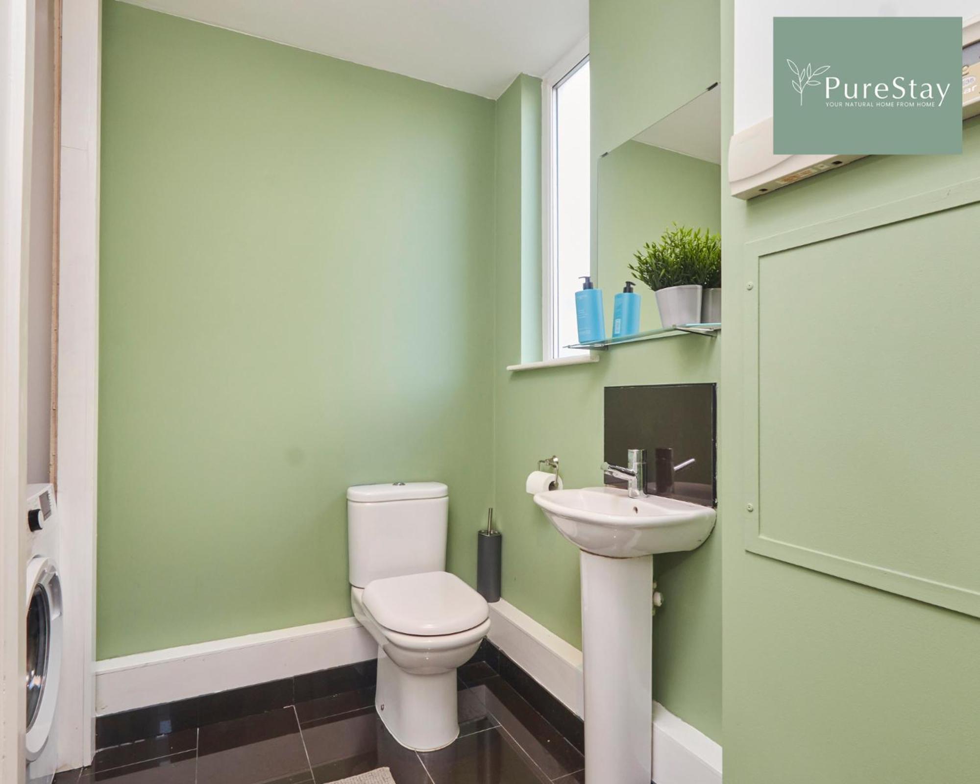 Superb House Manchester Near Etihad With Free Parking Sleeps 8 المظهر الخارجي الصورة