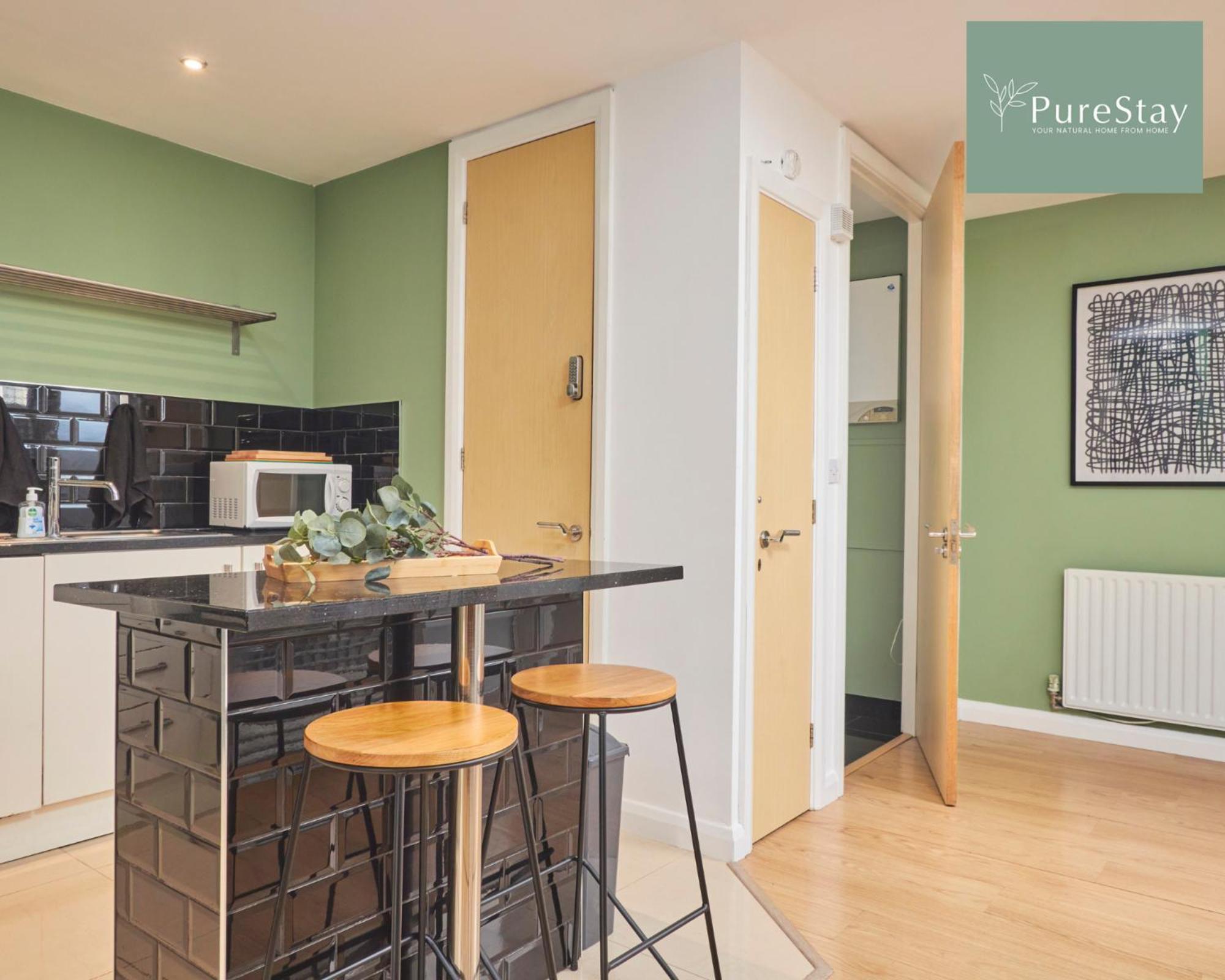 Superb House Manchester Near Etihad With Free Parking Sleeps 8 المظهر الخارجي الصورة