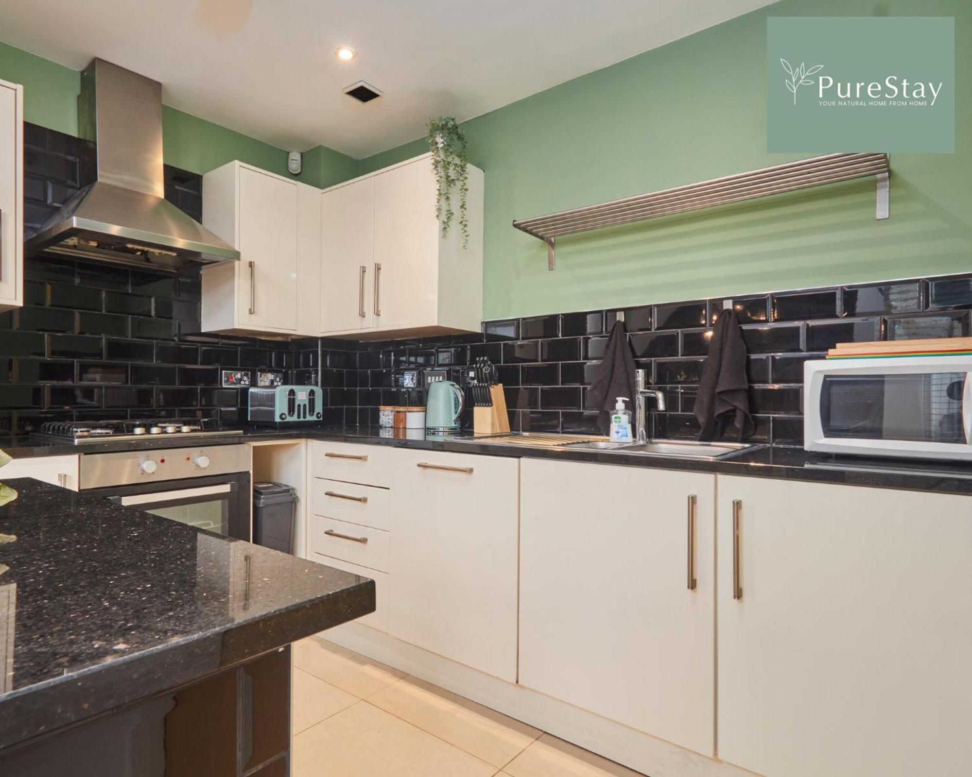 Superb House Manchester Near Etihad With Free Parking Sleeps 8 المظهر الخارجي الصورة